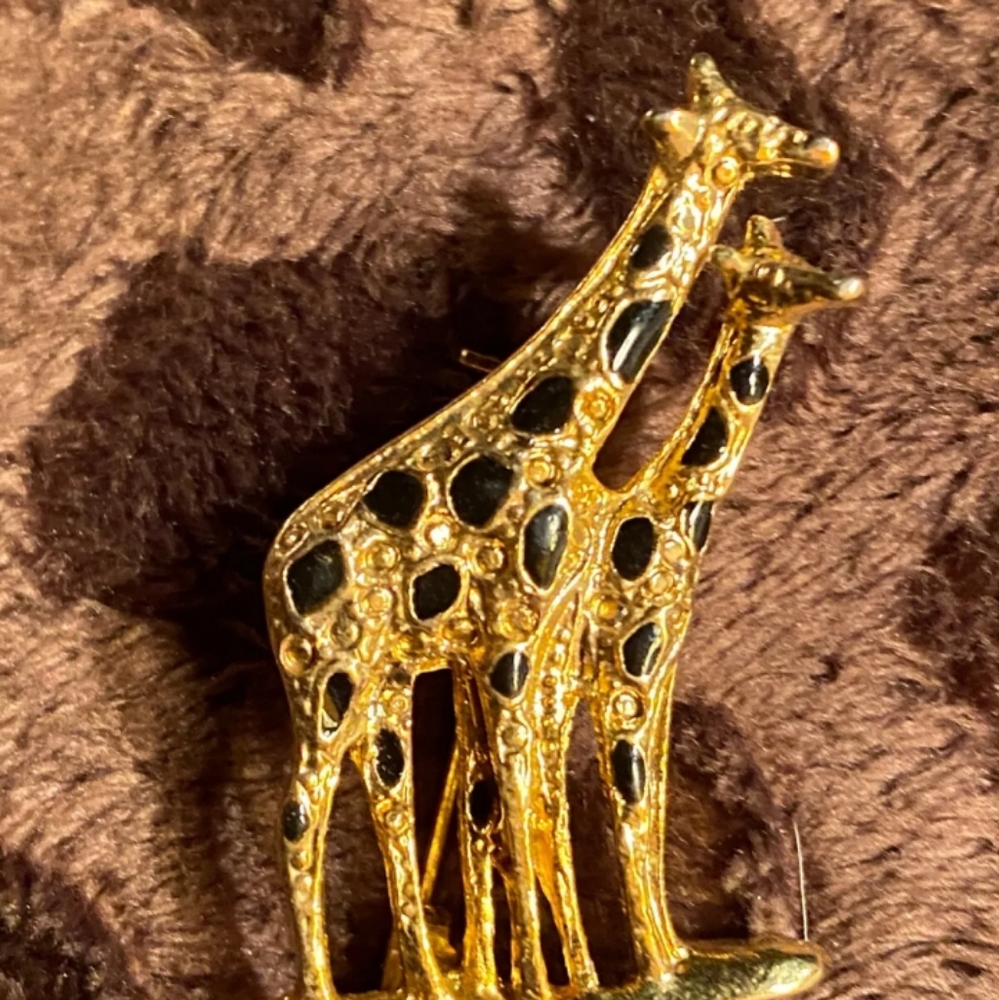 Vintage gold double giraffe enameled brooch pin